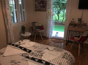 La Vie En Rose Studio,close to beach, Paleo Faliro